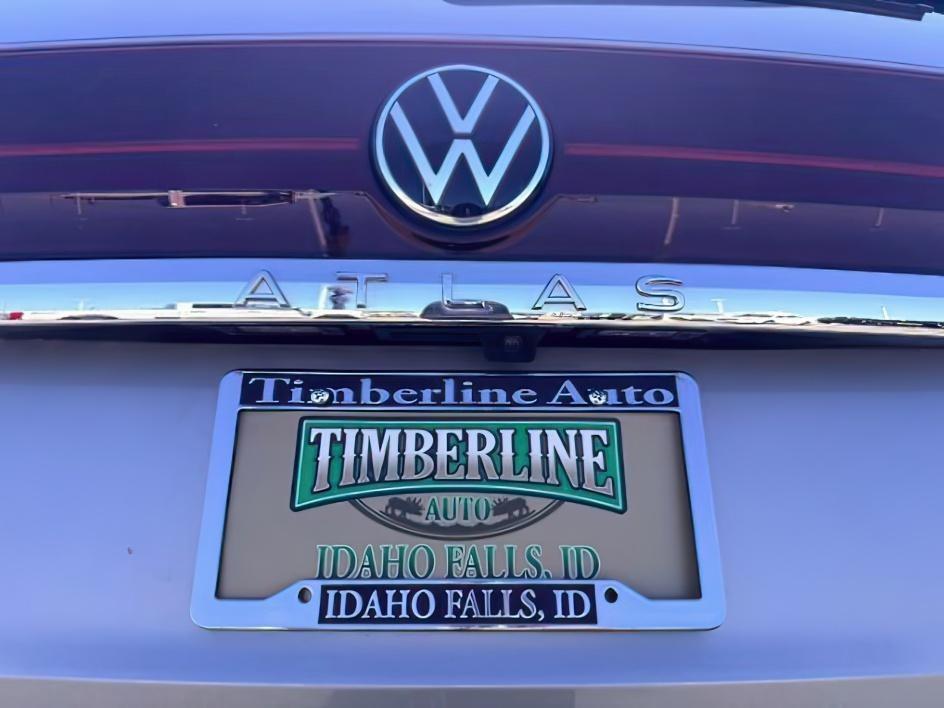 2025 SILVER /Titan Black Volkswagen Atlas 2.0T SE (1V2LR2CA1SC) with an 2L I-4 gasoline direct injection engine, AUTOMATIC transmission, located at 1235 N Woodruff Ave., Idaho Falls, 83401, (208) 523-1053, 43.507172, -112.000488 - At Timberline Auto, finding a great deal on your next vehicle is always easy! Our experienced sales staff goal is to help find you the right vehicle at the right price! Our knowledgeable finance department has options for almost any credit score. We offer extended service contract options to prot- Photo#4