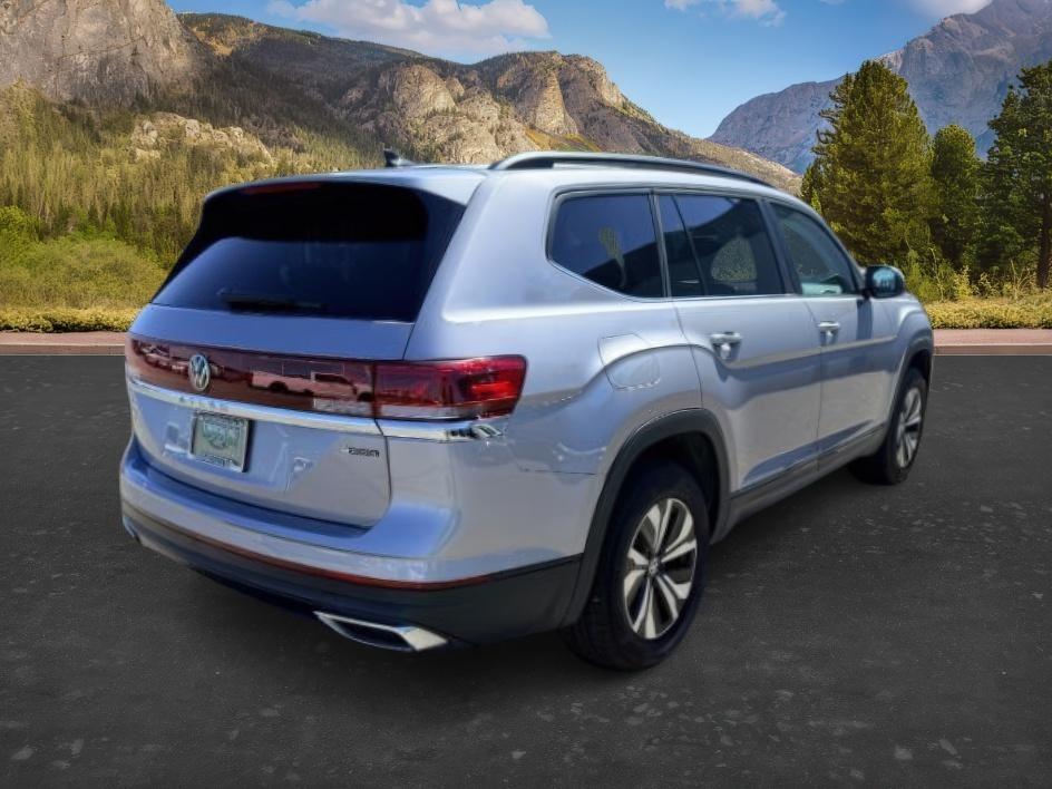 2025 SILVER /Titan Black Volkswagen Atlas 2.0T SE (1V2LR2CA1SC) with an 2L I-4 gasoline direct injection engine, AUTOMATIC transmission, located at 1235 N Woodruff Ave., Idaho Falls, 83401, (208) 523-1053, 43.507172, -112.000488 - At Timberline Auto, finding a great deal on your next vehicle is always easy! Our experienced sales staff goal is to help find you the right vehicle at the right price! Our knowledgeable finance department has options for almost any credit score. We offer extended service contract options to prot- Photo#7