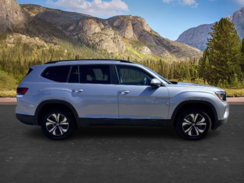 2025 SILVER /Titan Black Volkswagen Atlas 2.0T SE (1V2LR2CA1SC) with an 2L I-4 gasoline direct injection engine, AUTOMATIC transmission, located at 1235 N Woodruff Ave., Idaho Falls, 83401, (208) 523-1053, 43.507172, -112.000488 - At Timberline Auto, finding a great deal on your next vehicle is always easy! Our experienced sales staff goal is to help find you the right vehicle at the right price! Our knowledgeable finance department has options for almost any credit score. We offer extended service contract options to prot- Photo#8