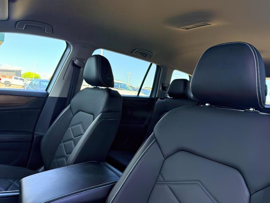 2025 SILVER /Titan Black Volkswagen Atlas 2.0T SE (1V2LR2CA1SC) with an 2L I-4 gasoline direct injection engine, AUTOMATIC transmission, located at 1235 N Woodruff Ave., Idaho Falls, 83401, (208) 523-1053, 43.507172, -112.000488 - At Timberline Auto, finding a great deal on your next vehicle is always easy! Our experienced sales staff goal is to help find you the right vehicle at the right price! Our knowledgeable finance department has options for almost any credit score. We offer extended service contract options to prot- Photo#22