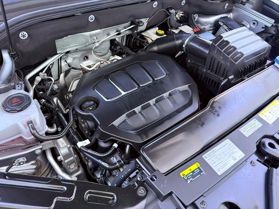 2025 SILVER /Titan Black Volkswagen Atlas 2.0T SE (1V2LR2CA1SC) with an 2L I-4 gasoline direct injection engine, AUTOMATIC transmission, located at 1235 N Woodruff Ave., Idaho Falls, 83401, (208) 523-1053, 43.507172, -112.000488 - At Timberline Auto, finding a great deal on your next vehicle is always easy! Our experienced sales staff goal is to help find you the right vehicle at the right price! Our knowledgeable finance department has options for almost any credit score. We offer extended service contract options to prot- Photo#27