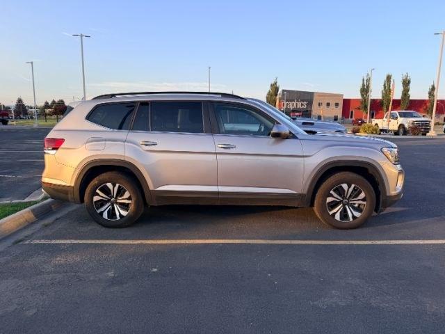 2025 SILVER /Titan Black Volkswagen Atlas 2.0T SE (1V2LR2CA1SC) with an 2L I-4 gasoline direct injection engine, AUTOMATIC transmission, located at 1235 N Woodruff Ave., Idaho Falls, 83401, (208) 523-1053, 43.507172, -112.000488 - At Timberline Auto, finding a great deal on your next vehicle is always easy! Our experienced sales staff goal is to help find you the right vehicle at the right price! Our knowledgeable finance department has options for almost any credit score. We offer extended service contract options to prot- Photo#33
