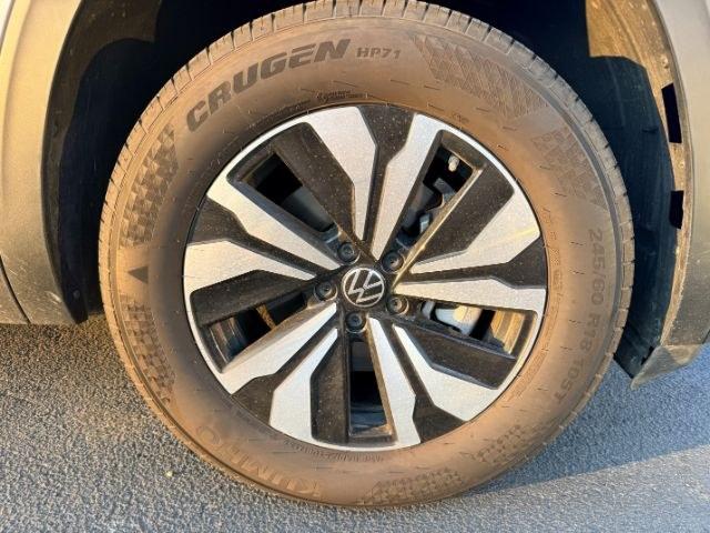 2025 SILVER /Titan Black Volkswagen Atlas 2.0T SE (1V2LR2CA1SC) with an 2L I-4 gasoline direct injection engine, AUTOMATIC transmission, located at 1235 N Woodruff Ave., Idaho Falls, 83401, (208) 523-1053, 43.507172, -112.000488 - At Timberline Auto, finding a great deal on your next vehicle is always easy! Our experienced sales staff goal is to help find you the right vehicle at the right price! Our knowledgeable finance department has options for almost any credit score. We offer extended service contract options to prot- Photo#37