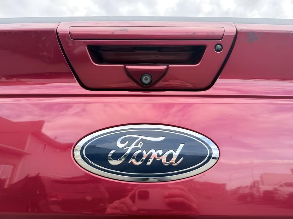 2018 RED /Black Ford F-150 (1FTEW1EP7JK) with an EcoBoost 27L V-6 portdirect injection engine, Automatic transmission, located at 1175 N Woodruff Ave, Idaho Falls, ID, 83401, 43.506901, -111.999657 - At Timberline Auto, finding a great deal on your next vehicle is always easy! Our experienced sales staff goal is to help find you the right vehicle at the right price! Our knowledgeable finance department has options for almost any credit score. We offer extended service contract options to prot- Photo#4