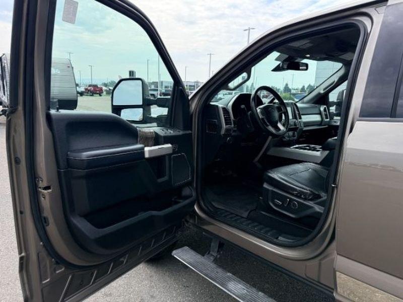 2019 TAN /Black Ford F-350 LARIAT (1FT8W3BT8KE) with an V8, 6.7L engine, 6-speed automatic transmission, located at 1175 N Woodruff Ave, Idaho Falls, ID, 83401, 43.506901, -111.999657 - <b>Vehicle Details</b><br>Take command of tough jobs and long hauls in this pre-owned 2019 Ford F-350 Super Duty LARIAT 4WD, built to deliver strength, capability, and premium comfort in one highly capable heavy-duty truck. Powered by the proven V8 6.7L Diesel engine, this Ford F-350 Super Duty offe- Photo#12