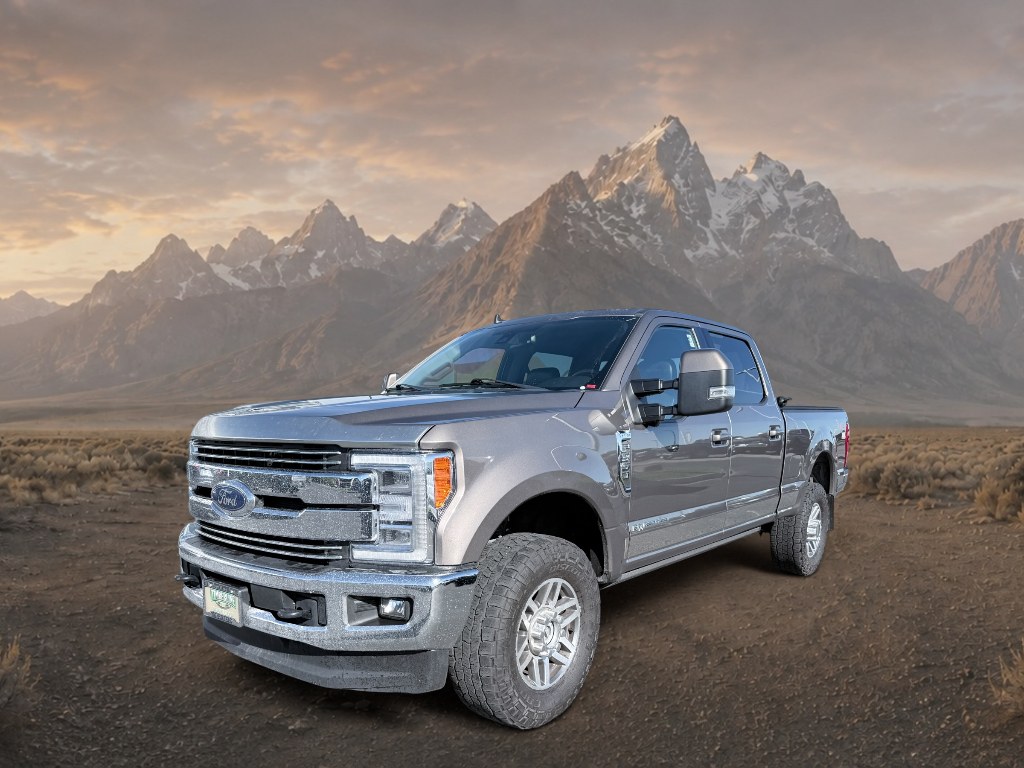 photo of 2019 Ford Super Duty F-350 SRW LARIAT