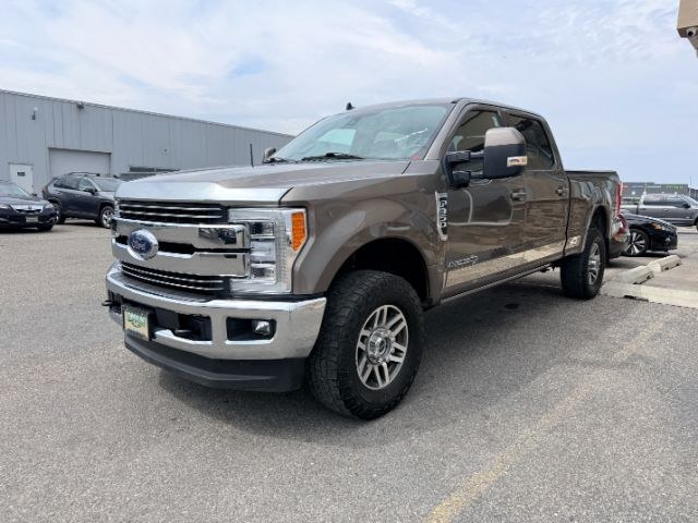 photo of 2019 Ford Super Duty F-350 SRW LARIAT