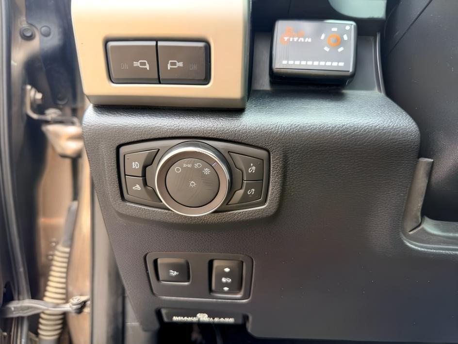 2019 TAN /LEATHER Ford Super Duty F-350 SRW (1FT8W3BT8KE) with an 67L engine, Automatic transmission, located at 1175 N Woodruff Ave, Idaho Falls, ID, 83401, 43.506901, -111.999657- Photo#21
