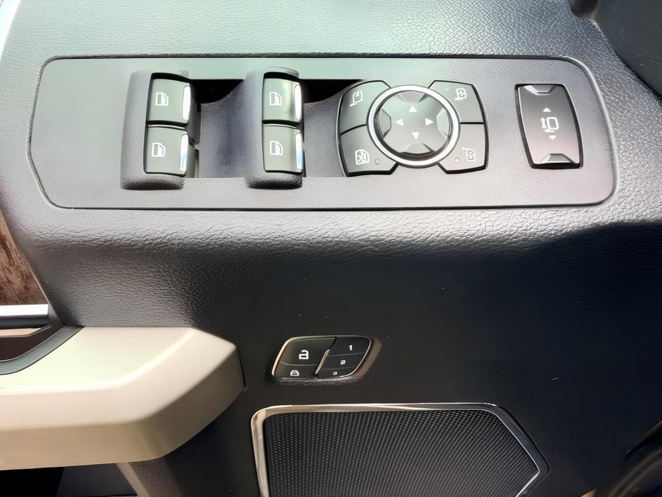 2019 TAN /LEATHER Ford Super Duty F-350 SRW (1FT8W3BT8KE) with an 67L engine, Automatic transmission, located at 1175 N Woodruff Ave, Idaho Falls, ID, 83401, 43.506901, -111.999657- Photo#23