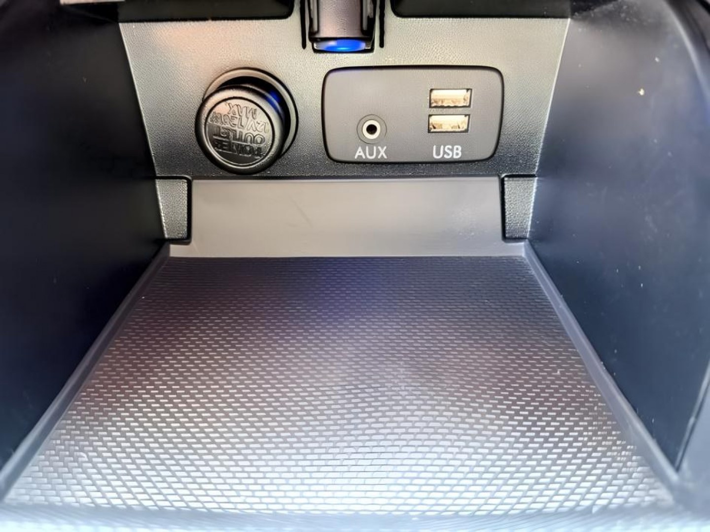 2018 BLUE /Slate Black Subaru Legacy (4S3BNAF6XJ3) with an 25L H-4 DOHC engine, Automatic transmission, located at 1175 N Woodruff Ave, Idaho Falls, ID, 83401, 43.506901, -111.999657 - At Timberline Auto, finding a great deal on your next vehicle is always easy! Our experienced sales staff goal is to help find you the right vehicle at the right price! Our knowledgeable finance department has options for almost any credit score. We offer extended service contract options to prot- Photo#17