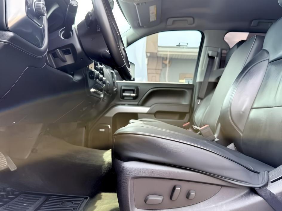 2015 MAROON /Jet Black Chevrolet Silverado 2500HD (1GC1KWE82FF) with an 66L V8 16V OHV TURBO DIESEL engine, Automatic transmission, located at 1175 N Woodruff Ave, Idaho Falls, ID, 83401, 43.506901, -111.999657 - At Timberline Auto, finding a great deal on your next vehicle is always easy! Our experienced sales staff goal is to help find you the right vehicle at the right price! Our knowledgeable finance department has options for almost any credit score. We offer extended service contract options to prot- Photo#13