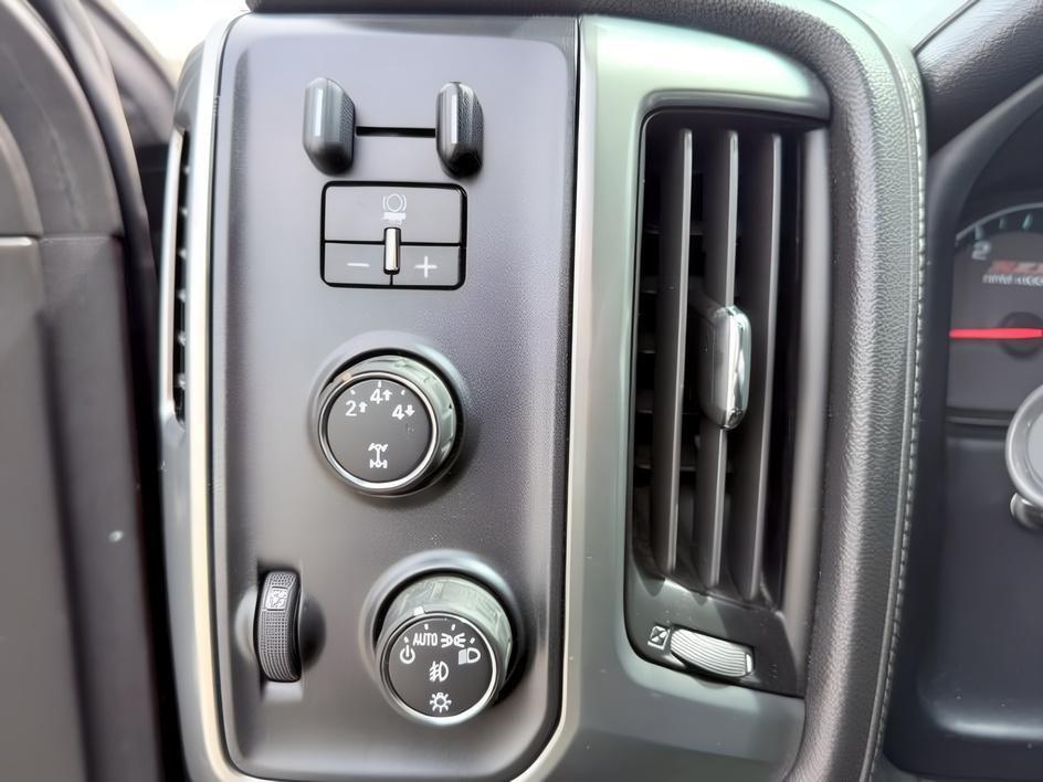2015 MAROON /Jet Black Chevrolet Silverado 2500HD (1GC1KWE82FF) with an 66L V8 16V OHV TURBO DIESEL engine, Automatic transmission, located at 1175 N Woodruff Ave, Idaho Falls, ID, 83401, 43.506901, -111.999657 - At Timberline Auto, finding a great deal on your next vehicle is always easy! Our experienced sales staff goal is to help find you the right vehicle at the right price! Our knowledgeable finance department has options for almost any credit score. We offer extended service contract options to prot- Photo#22