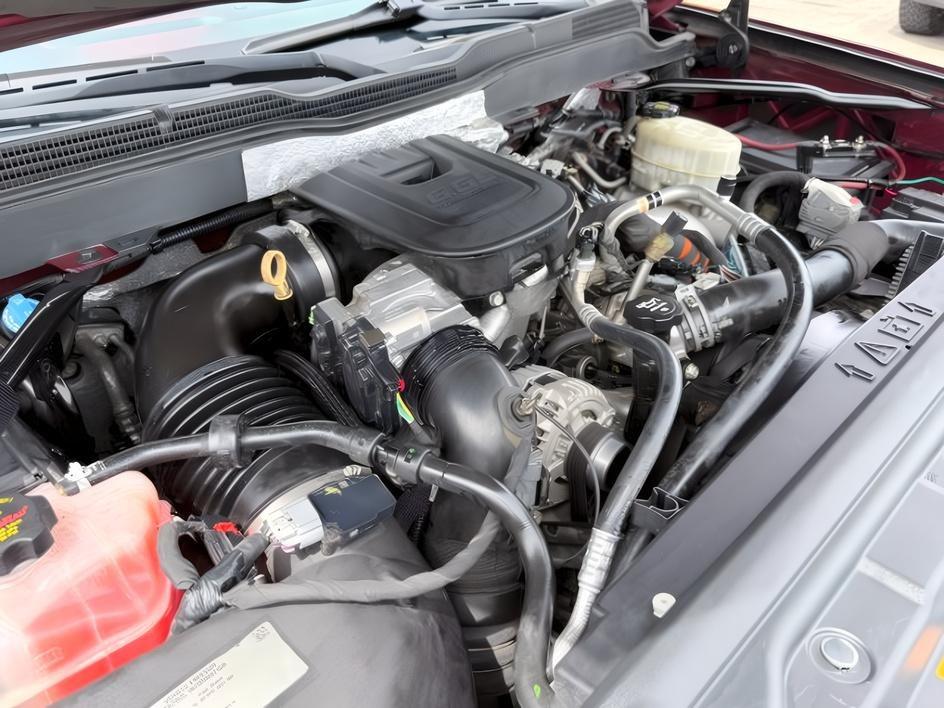 2015 MAROON /Jet Black Chevrolet Silverado 2500HD (1GC1KWE82FF) with an 66L V8 16V OHV TURBO DIESEL engine, Automatic transmission, located at 1175 N Woodruff Ave, Idaho Falls, ID, 83401, 43.506901, -111.999657 - At Timberline Auto, finding a great deal on your next vehicle is always easy! Our experienced sales staff goal is to help find you the right vehicle at the right price! Our knowledgeable finance department has options for almost any credit score. We offer extended service contract options to prot- Photo#28