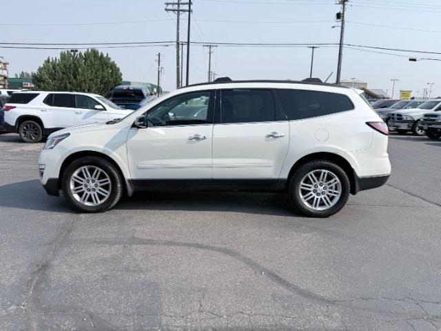 2015 WHITE /Ebony Chevrolet Traverse LT (1GNKRGKD2FJ) with an 3.6L V-6 gasoline direct injection engine, AUTOMATIC transmission, located at 1235 N Woodruff Ave., Idaho Falls, 83401, (208) 523-1053, 43.507172, -112.000488 - At Timberline Auto, finding a great deal on your next vehicle is always easy! Our experienced sales staff goal is to help find you the right vehicle at the right price! Our knowledgeable finance department has options for almost any credit score. We offer extended service contract options to prot- Photo#30