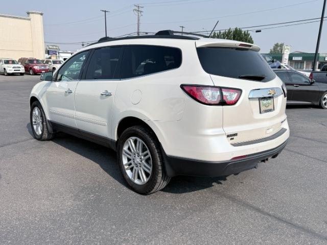 2015 WHITE /Ebony Chevrolet Traverse LT (1GNKRGKD2FJ) with an 3.6L V-6 gasoline direct injection engine, AUTOMATIC transmission, located at 1235 N Woodruff Ave., Idaho Falls, 83401, (208) 523-1053, 43.507172, -112.000488 - At Timberline Auto, finding a great deal on your next vehicle is always easy! Our experienced sales staff goal is to help find you the right vehicle at the right price! Our knowledgeable finance department has options for almost any credit score. We offer extended service contract options to prot- Photo#31