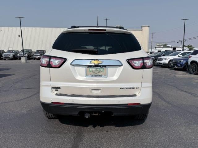 2015 WHITE /Ebony Chevrolet Traverse LT (1GNKRGKD2FJ) with an 3.6L V-6 gasoline direct injection engine, AUTOMATIC transmission, located at 1235 N Woodruff Ave., Idaho Falls, 83401, (208) 523-1053, 43.507172, -112.000488 - At Timberline Auto, finding a great deal on your next vehicle is always easy! Our experienced sales staff goal is to help find you the right vehicle at the right price! Our knowledgeable finance department has options for almost any credit score. We offer extended service contract options to prot- Photo#32