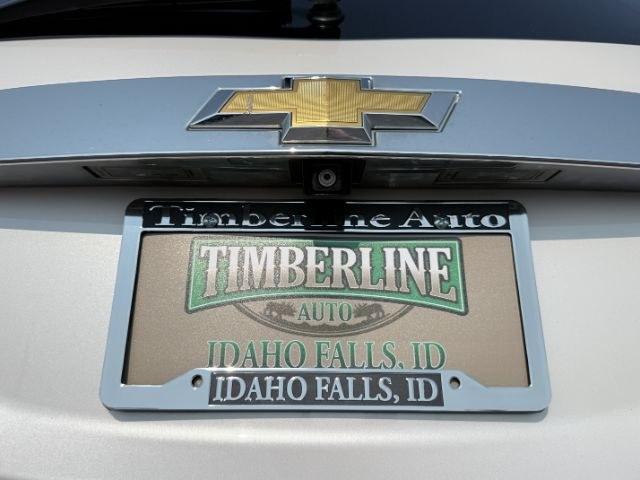 2015 WHITE /Ebony Chevrolet Traverse LT (1GNKRGKD2FJ) with an 3.6L V-6 gasoline direct injection engine, AUTOMATIC transmission, located at 1235 N Woodruff Ave., Idaho Falls, 83401, (208) 523-1053, 43.507172, -112.000488 - At Timberline Auto, finding a great deal on your next vehicle is always easy! Our experienced sales staff goal is to help find you the right vehicle at the right price! Our knowledgeable finance department has options for almost any credit score. We offer extended service contract options to prot- Photo#33