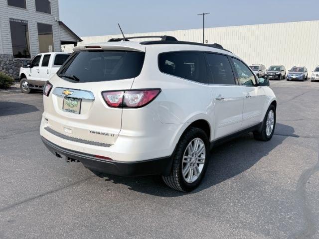 2015 WHITE /Ebony Chevrolet Traverse LT (1GNKRGKD2FJ) with an 3.6L V-6 gasoline direct injection engine, AUTOMATIC transmission, located at 1235 N Woodruff Ave., Idaho Falls, 83401, (208) 523-1053, 43.507172, -112.000488 - At Timberline Auto, finding a great deal on your next vehicle is always easy! Our experienced sales staff goal is to help find you the right vehicle at the right price! Our knowledgeable finance department has options for almost any credit score. We offer extended service contract options to prot- Photo#36