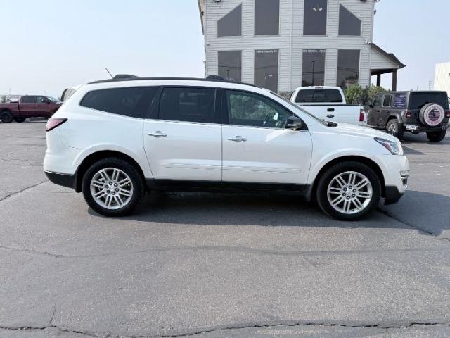2015 WHITE /Ebony Chevrolet Traverse LT (1GNKRGKD2FJ) with an 3.6L V-6 gasoline direct injection engine, AUTOMATIC transmission, located at 1235 N Woodruff Ave., Idaho Falls, 83401, (208) 523-1053, 43.507172, -112.000488 - At Timberline Auto, finding a great deal on your next vehicle is always easy! Our experienced sales staff goal is to help find you the right vehicle at the right price! Our knowledgeable finance department has options for almost any credit score. We offer extended service contract options to prot- Photo#37