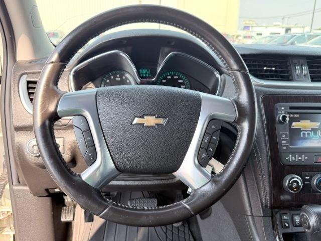 2015 WHITE /Ebony Chevrolet Traverse LT (1GNKRGKD2FJ) with an 3.6L V-6 gasoline direct injection engine, AUTOMATIC transmission, located at 1235 N Woodruff Ave., Idaho Falls, 83401, (208) 523-1053, 43.507172, -112.000488 - At Timberline Auto, finding a great deal on your next vehicle is always easy! Our experienced sales staff goal is to help find you the right vehicle at the right price! Our knowledgeable finance department has options for almost any credit score. We offer extended service contract options to prot- Photo#45