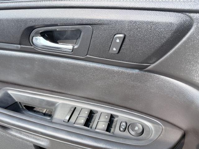 2015 WHITE /Ebony Chevrolet Traverse LT (1GNKRGKD2FJ) with an 3.6L V-6 gasoline direct injection engine, AUTOMATIC transmission, located at 1235 N Woodruff Ave., Idaho Falls, 83401, (208) 523-1053, 43.507172, -112.000488 - At Timberline Auto, finding a great deal on your next vehicle is always easy! Our experienced sales staff goal is to help find you the right vehicle at the right price! Our knowledgeable finance department has options for almost any credit score. We offer extended service contract options to prot- Photo#53