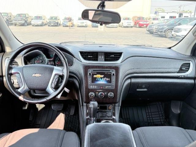 2015 WHITE /Ebony Chevrolet Traverse LT (1GNKRGKD2FJ) with an 3.6L V-6 gasoline direct injection engine, AUTOMATIC transmission, located at 1235 N Woodruff Ave., Idaho Falls, 83401, (208) 523-1053, 43.507172, -112.000488 - At Timberline Auto, finding a great deal on your next vehicle is always easy! Our experienced sales staff goal is to help find you the right vehicle at the right price! Our knowledgeable finance department has options for almost any credit score. We offer extended service contract options to prot- Photo#54