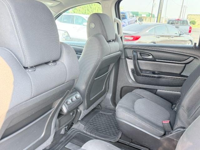 2015 WHITE /Ebony Chevrolet Traverse LT (1GNKRGKD2FJ) with an 3.6L V-6 gasoline direct injection engine, AUTOMATIC transmission, located at 1235 N Woodruff Ave., Idaho Falls, 83401, (208) 523-1053, 43.507172, -112.000488 - At Timberline Auto, finding a great deal on your next vehicle is always easy! Our experienced sales staff goal is to help find you the right vehicle at the right price! Our knowledgeable finance department has options for almost any credit score. We offer extended service contract options to prot- Photo#56
