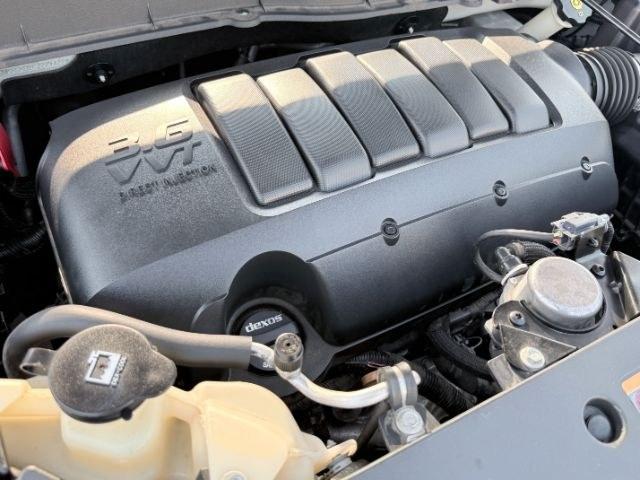 2015 WHITE /Ebony Chevrolet Traverse LT (1GNKRGKD2FJ) with an 3.6L V-6 gasoline direct injection engine, AUTOMATIC transmission, located at 1235 N Woodruff Ave., Idaho Falls, 83401, (208) 523-1053, 43.507172, -112.000488 - At Timberline Auto, finding a great deal on your next vehicle is always easy! Our experienced sales staff goal is to help find you the right vehicle at the right price! Our knowledgeable finance department has options for almost any credit score. We offer extended service contract options to prot- Photo#57