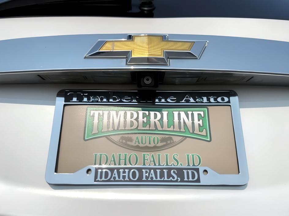 2015 WHITE /Ebony Chevrolet Traverse LT (1GNKRGKD2FJ) with an 3.6L V-6 gasoline direct injection engine, AUTOMATIC transmission, located at 1235 N Woodruff Ave., Idaho Falls, 83401, (208) 523-1053, 43.507172, -112.000488 - At Timberline Auto, finding a great deal on your next vehicle is always easy! Our experienced sales staff goal is to help find you the right vehicle at the right price! Our knowledgeable finance department has options for almost any credit score. We offer extended service contract options to prot- Photo#4