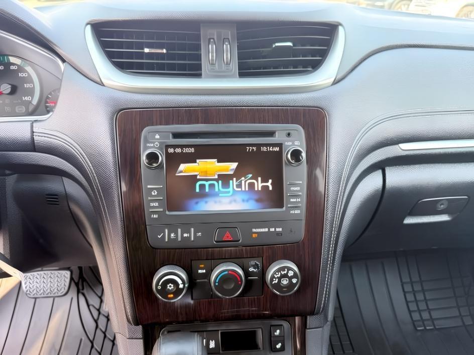 2015 WHITE /Ebony Chevrolet Traverse LT (1GNKRGKD2FJ) with an 3.6L V-6 gasoline direct injection engine, AUTOMATIC transmission, located at 1235 N Woodruff Ave., Idaho Falls, 83401, (208) 523-1053, 43.507172, -112.000488 - At Timberline Auto, finding a great deal on your next vehicle is always easy! Our experienced sales staff goal is to help find you the right vehicle at the right price! Our knowledgeable finance department has options for almost any credit score. We offer extended service contract options to prot- Photo#17