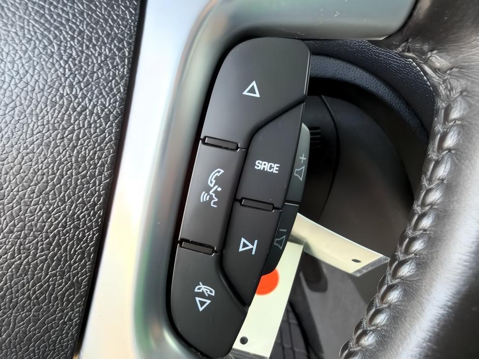 2015 WHITE /Ebony Chevrolet Traverse LT (1GNKRGKD2FJ) with an 3.6L V-6 gasoline direct injection engine, AUTOMATIC transmission, located at 1235 N Woodruff Ave., Idaho Falls, 83401, (208) 523-1053, 43.507172, -112.000488 - At Timberline Auto, finding a great deal on your next vehicle is always easy! Our experienced sales staff goal is to help find you the right vehicle at the right price! Our knowledgeable finance department has options for almost any credit score. We offer extended service contract options to prot- Photo#21