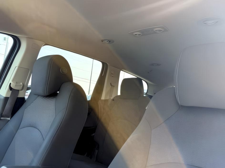 2015 WHITE /Ebony Chevrolet Traverse LT (1GNKRGKD2FJ) with an 3.6L V-6 gasoline direct injection engine, AUTOMATIC transmission, located at 1235 N Woodruff Ave., Idaho Falls, 83401, (208) 523-1053, 43.507172, -112.000488 - At Timberline Auto, finding a great deal on your next vehicle is always easy! Our experienced sales staff goal is to help find you the right vehicle at the right price! Our knowledgeable finance department has options for almost any credit score. We offer extended service contract options to prot- Photo#23