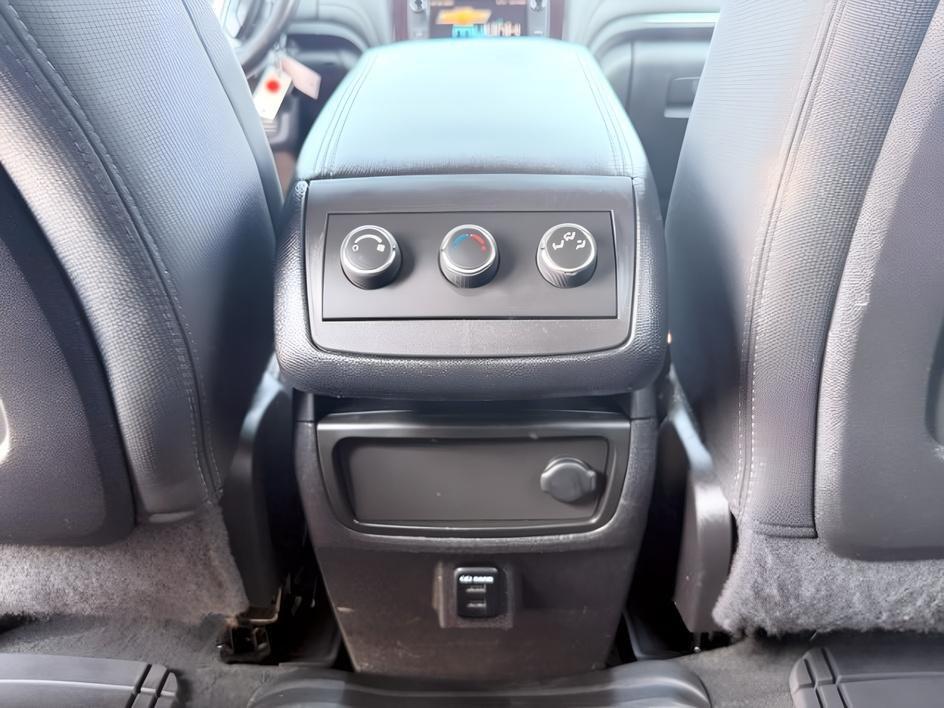 2015 WHITE /Ebony Chevrolet Traverse LT (1GNKRGKD2FJ) with an 3.6L V-6 gasoline direct injection engine, AUTOMATIC transmission, located at 1235 N Woodruff Ave., Idaho Falls, 83401, (208) 523-1053, 43.507172, -112.000488 - At Timberline Auto, finding a great deal on your next vehicle is always easy! Our experienced sales staff goal is to help find you the right vehicle at the right price! Our knowledgeable finance department has options for almost any credit score. We offer extended service contract options to prot- Photo#26