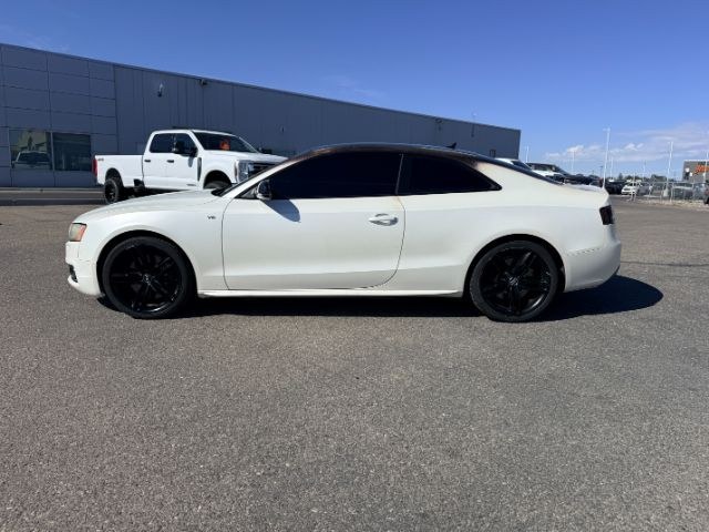 2010 WHITE /Black Audi S5 4.2 Premium Plus (WAUVVAFR1AA) with an 4.2L V-8 gasoline direct injection engine, AUTOMATIC transmission, located at 1235 N Woodruff Ave., Idaho Falls, 83401, (208) 523-1053, 43.507172, -112.000488 - At Timberline Auto, finding a great deal on your next vehicle is always easy! Our experienced sales staff goal is to help find you the right vehicle at the right price! Our knowledgeable finance department has options for almost any credit score. We offer extended service contract options to prot- Photo#1
