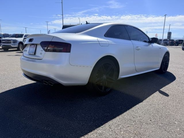 2010 WHITE /Black Audi S5 4.2 Premium Plus (WAUVVAFR1AA) with an 4.2L V-8 gasoline direct injection engine, AUTOMATIC transmission, located at 1235 N Woodruff Ave., Idaho Falls, 83401, (208) 523-1053, 43.507172, -112.000488 - At Timberline Auto, finding a great deal on your next vehicle is always easy! Our experienced sales staff goal is to help find you the right vehicle at the right price! Our knowledgeable finance department has options for almost any credit score. We offer extended service contract options to prot- Photo#3
