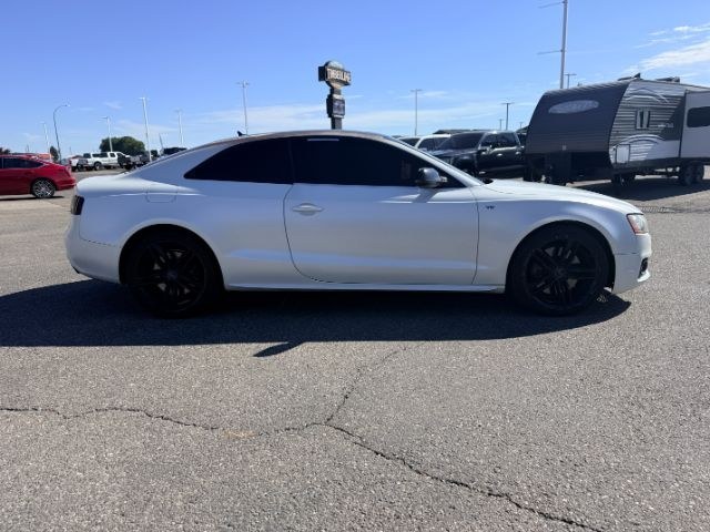 2010 WHITE /Black Audi S5 4.2 Premium Plus (WAUVVAFR1AA) with an 4.2L V-8 gasoline direct injection engine, AUTOMATIC transmission, located at 1235 N Woodruff Ave., Idaho Falls, 83401, (208) 523-1053, 43.507172, -112.000488 - At Timberline Auto, finding a great deal on your next vehicle is always easy! Our experienced sales staff goal is to help find you the right vehicle at the right price! Our knowledgeable finance department has options for almost any credit score. We offer extended service contract options to prot- Photo#4