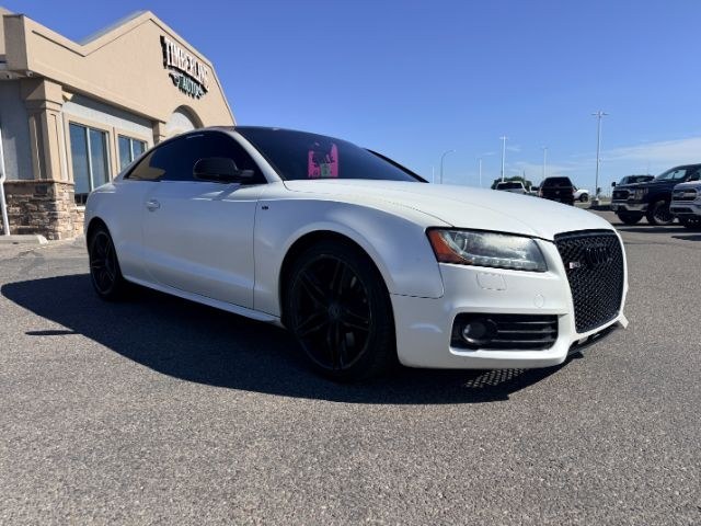 2010 WHITE /Black Audi S5 4.2 Premium Plus (WAUVVAFR1AA) with an 4.2L V-8 gasoline direct injection engine, AUTOMATIC transmission, located at 1235 N Woodruff Ave., Idaho Falls, 83401, (208) 523-1053, 43.507172, -112.000488 - At Timberline Auto, finding a great deal on your next vehicle is always easy! Our experienced sales staff goal is to help find you the right vehicle at the right price! Our knowledgeable finance department has options for almost any credit score. We offer extended service contract options to prot- Photo#5