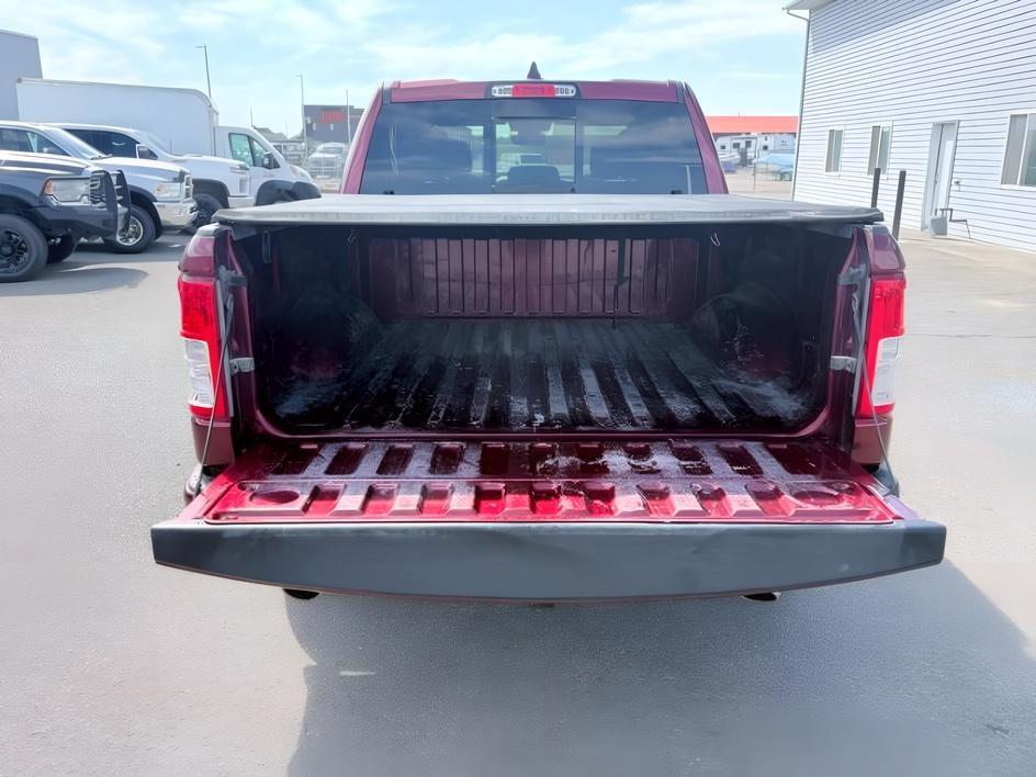 2022 MAROON /Black Ram 1500 (1C6SRFFT2NN) with an HEMI 57L V-8 variable valve control engine, Automatic transmission, located at 1175 N Woodruff Ave, Idaho Falls, ID, 83401, 43.506901, -111.999657 - At Timberline Auto, finding a great deal on your next vehicle is always easy! Our experienced sales staff goal is to help find you the right vehicle at the right price! Our knowledgeable finance department has options for almost any credit score. We offer extended service contract options to prot- Photo#5