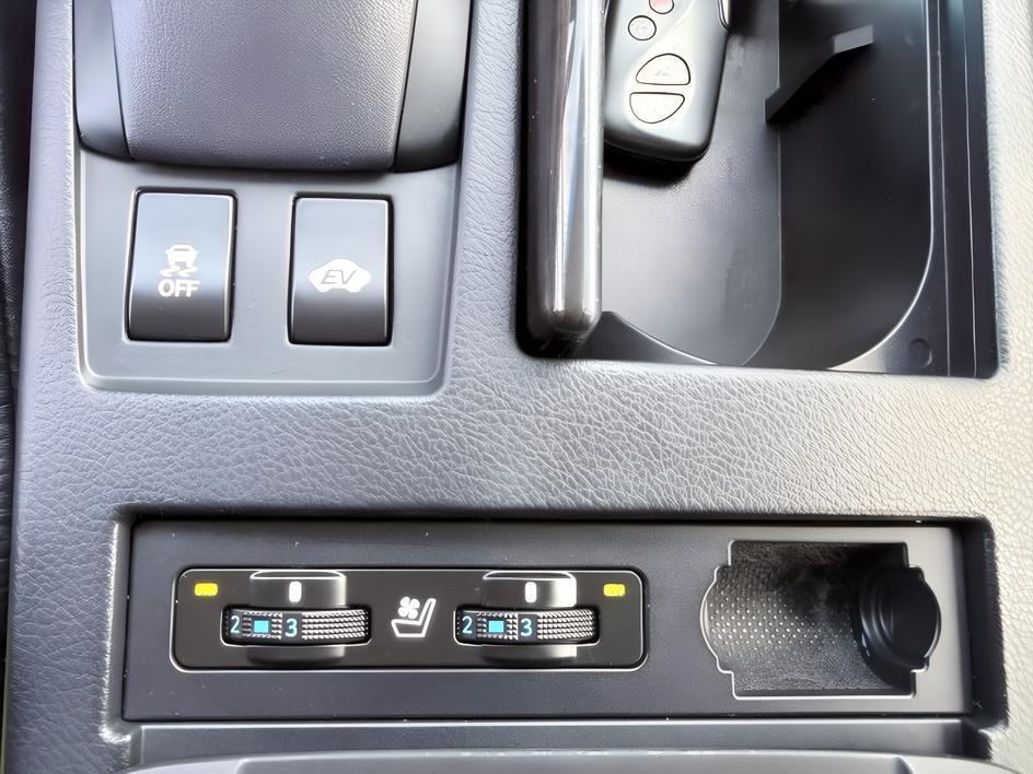 2013 BLACK /LEATHER Lexus RX 450h (JTJBC1BA6D2) with an 35L V6 HYBRID engine, Automatic transmission, located at 1175 N Woodruff Ave, Idaho Falls, ID, 83401, 43.506901, -111.999657 - At Timberline Auto, finding a great deal on your next vehicle is always easy! Our experienced sales staff goal is to help find you the right vehicle at the right price! Our knowledgeable finance department has options for almost any credit score. We offer extended service contract options to prot- Photo#20