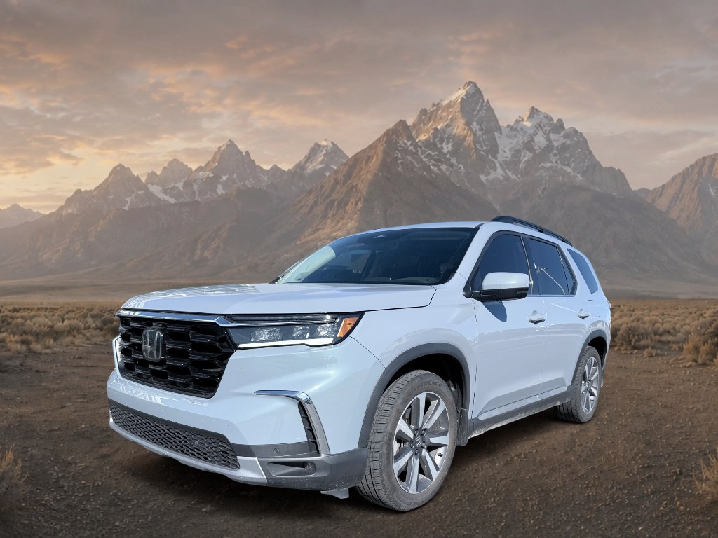 photo of 2023 Honda Pilot 2WD Touring