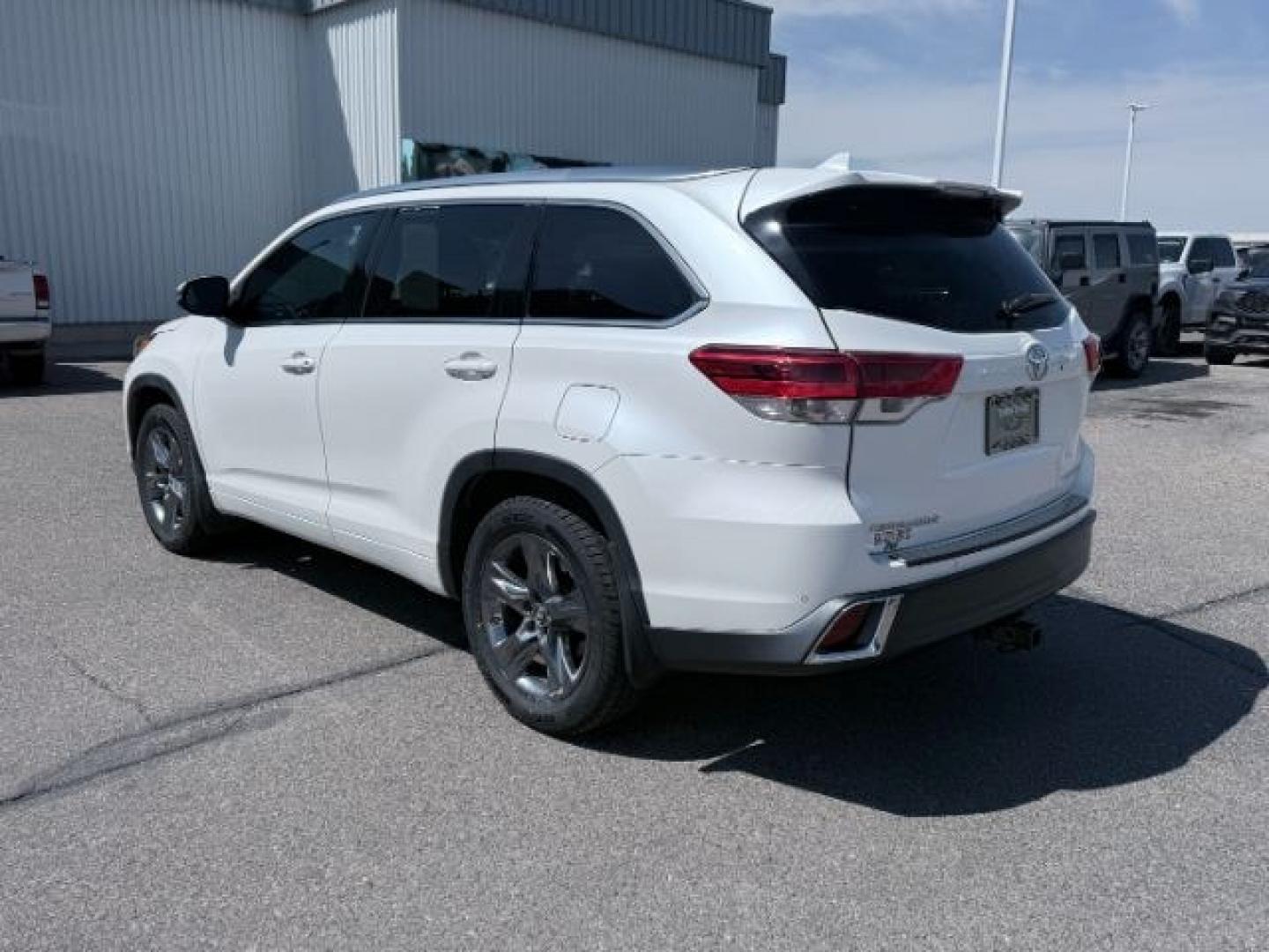2017 WHITE /Black Toyota Highlander (5TDDZRFH6HS) with an 35L V-6 portdirect injection engine, Automatic transmission, located at 1175 N Woodruff Ave, Idaho Falls, ID, 83401, 43.506901, -111.999657 - At Timberline Auto, finding a great deal on your next vehicle is always easy! Our experienced sales staff goal is to help find you the right vehicle at the right price! Our knowledgeable finance department has options for almost any credit score. We offer extended service contract options to prot- Photo#35