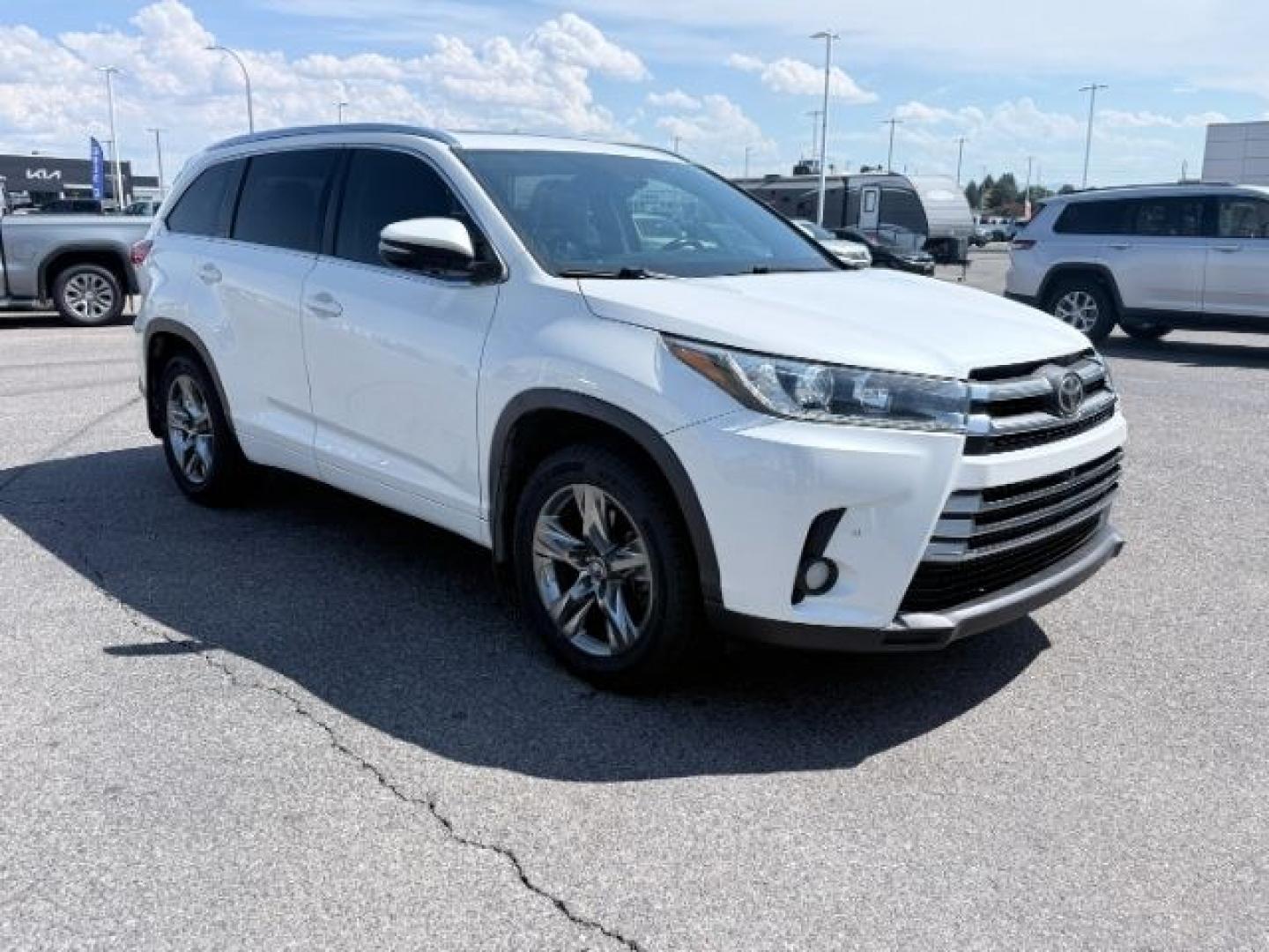 2017 WHITE /Black Toyota Highlander (5TDDZRFH6HS) with an 35L V-6 portdirect injection engine, Automatic transmission, located at 1175 N Woodruff Ave, Idaho Falls, ID, 83401, 43.506901, -111.999657 - At Timberline Auto, finding a great deal on your next vehicle is always easy! Our experienced sales staff goal is to help find you the right vehicle at the right price! Our knowledgeable finance department has options for almost any credit score. We offer extended service contract options to prot- Photo#44