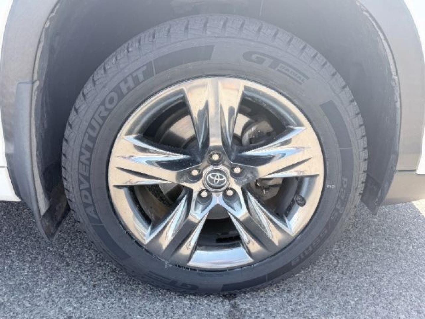 2017 WHITE /Black Toyota Highlander (5TDDZRFH6HS) with an 35L V-6 portdirect injection engine, Automatic transmission, located at 1175 N Woodruff Ave, Idaho Falls, ID, 83401, 43.506901, -111.999657 - At Timberline Auto, finding a great deal on your next vehicle is always easy! Our experienced sales staff goal is to help find you the right vehicle at the right price! Our knowledgeable finance department has options for almost any credit score. We offer extended service contract options to prot- Photo#47