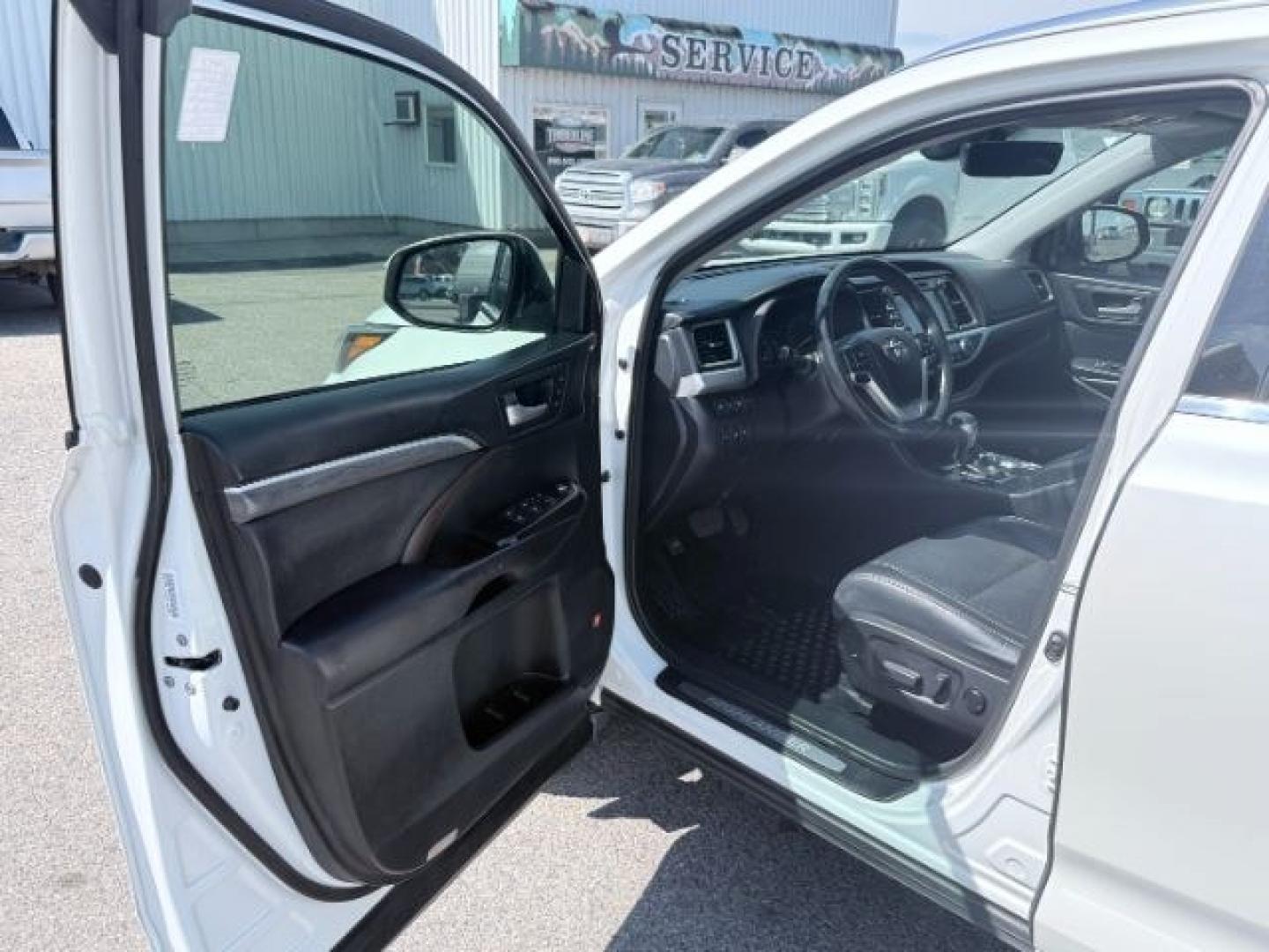 2017 WHITE /Black Toyota Highlander (5TDDZRFH6HS) with an 35L V-6 portdirect injection engine, Automatic transmission, located at 1175 N Woodruff Ave, Idaho Falls, ID, 83401, 43.506901, -111.999657 - At Timberline Auto, finding a great deal on your next vehicle is always easy! Our experienced sales staff goal is to help find you the right vehicle at the right price! Our knowledgeable finance department has options for almost any credit score. We offer extended service contract options to prot- Photo#48