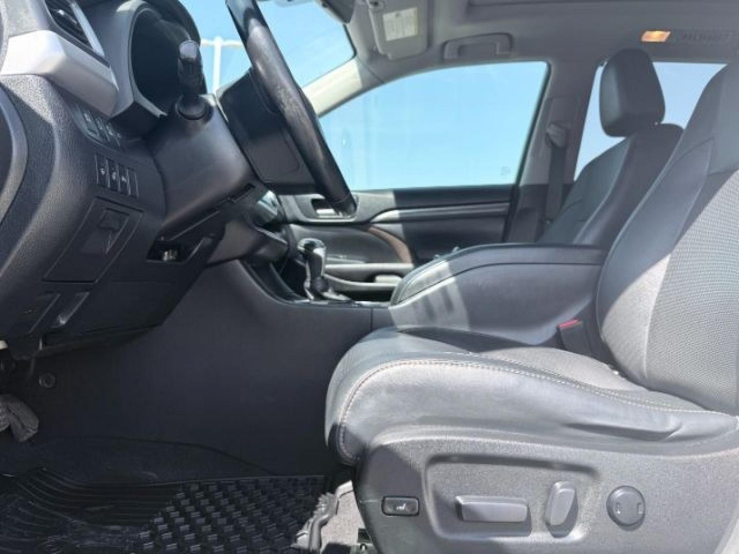 2017 WHITE /Black Toyota Highlander (5TDDZRFH6HS) with an 35L V-6 portdirect injection engine, Automatic transmission, located at 1175 N Woodruff Ave, Idaho Falls, ID, 83401, 43.506901, -111.999657 - At Timberline Auto, finding a great deal on your next vehicle is always easy! Our experienced sales staff goal is to help find you the right vehicle at the right price! Our knowledgeable finance department has options for almost any credit score. We offer extended service contract options to prot- Photo#49