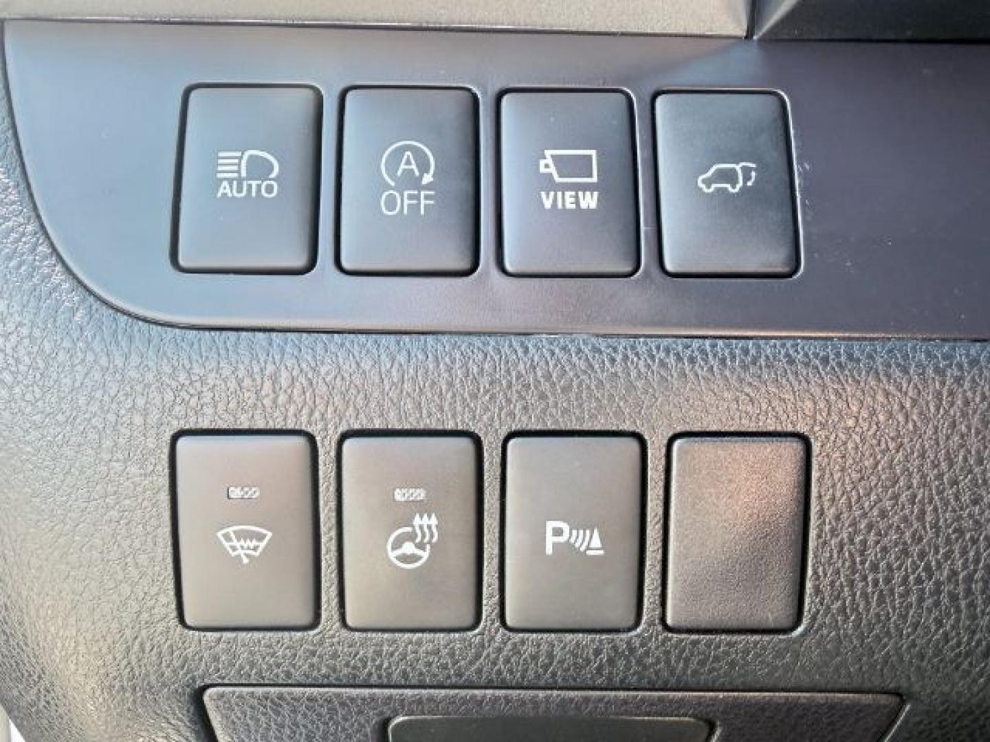 2017 WHITE /Black Toyota Highlander (5TDDZRFH6HS) with an 35L V-6 portdirect injection engine, Automatic transmission, located at 1175 N Woodruff Ave, Idaho Falls, ID, 83401, 43.506901, -111.999657 - At Timberline Auto, finding a great deal on your next vehicle is always easy! Our experienced sales staff goal is to help find you the right vehicle at the right price! Our knowledgeable finance department has options for almost any credit score. We offer extended service contract options to prot- Photo#59