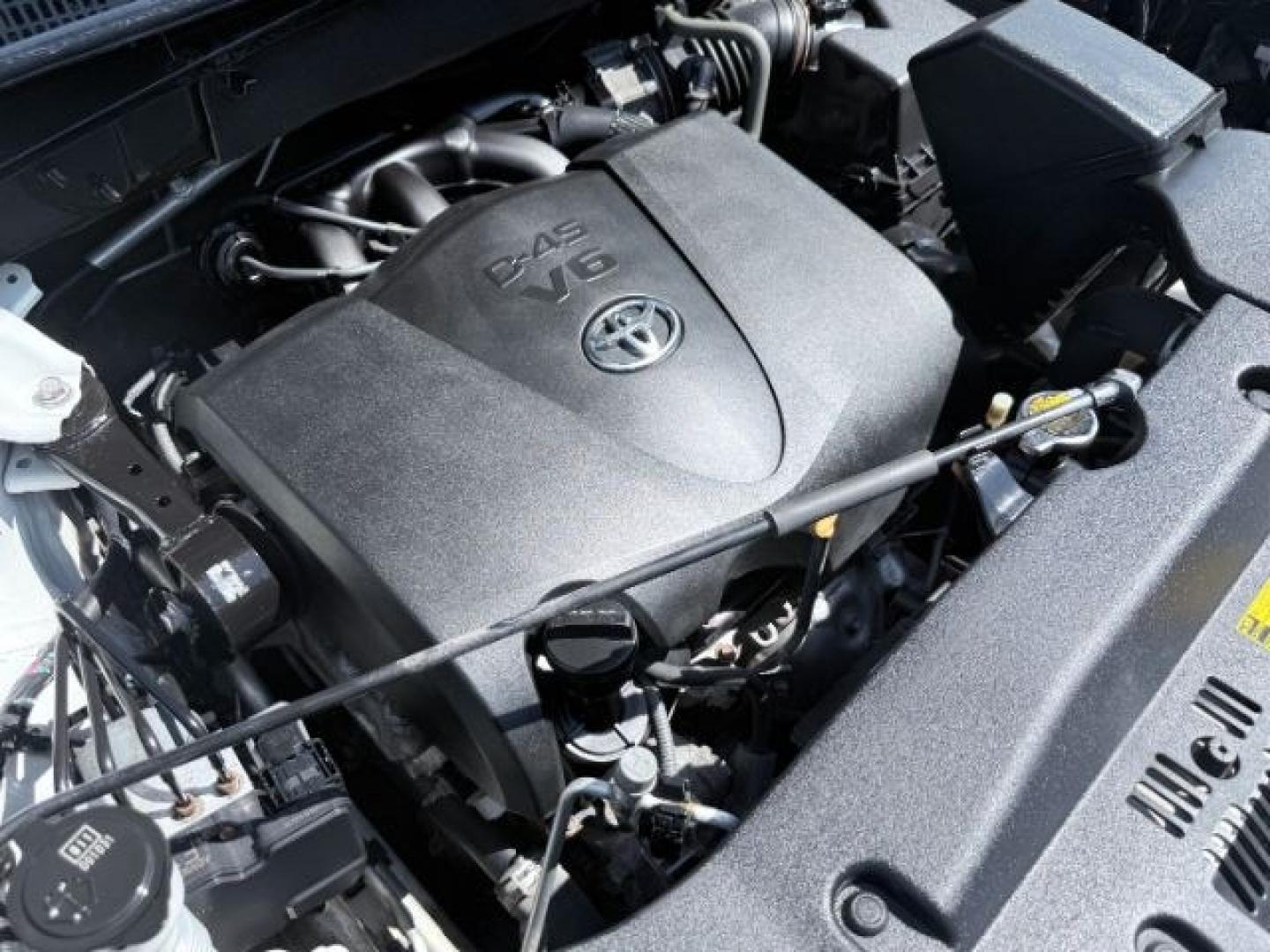 2017 WHITE /Black Toyota Highlander (5TDDZRFH6HS) with an 35L V-6 portdirect injection engine, Automatic transmission, located at 1175 N Woodruff Ave, Idaho Falls, ID, 83401, 43.506901, -111.999657 - At Timberline Auto, finding a great deal on your next vehicle is always easy! Our experienced sales staff goal is to help find you the right vehicle at the right price! Our knowledgeable finance department has options for almost any credit score. We offer extended service contract options to prot- Photo#65
