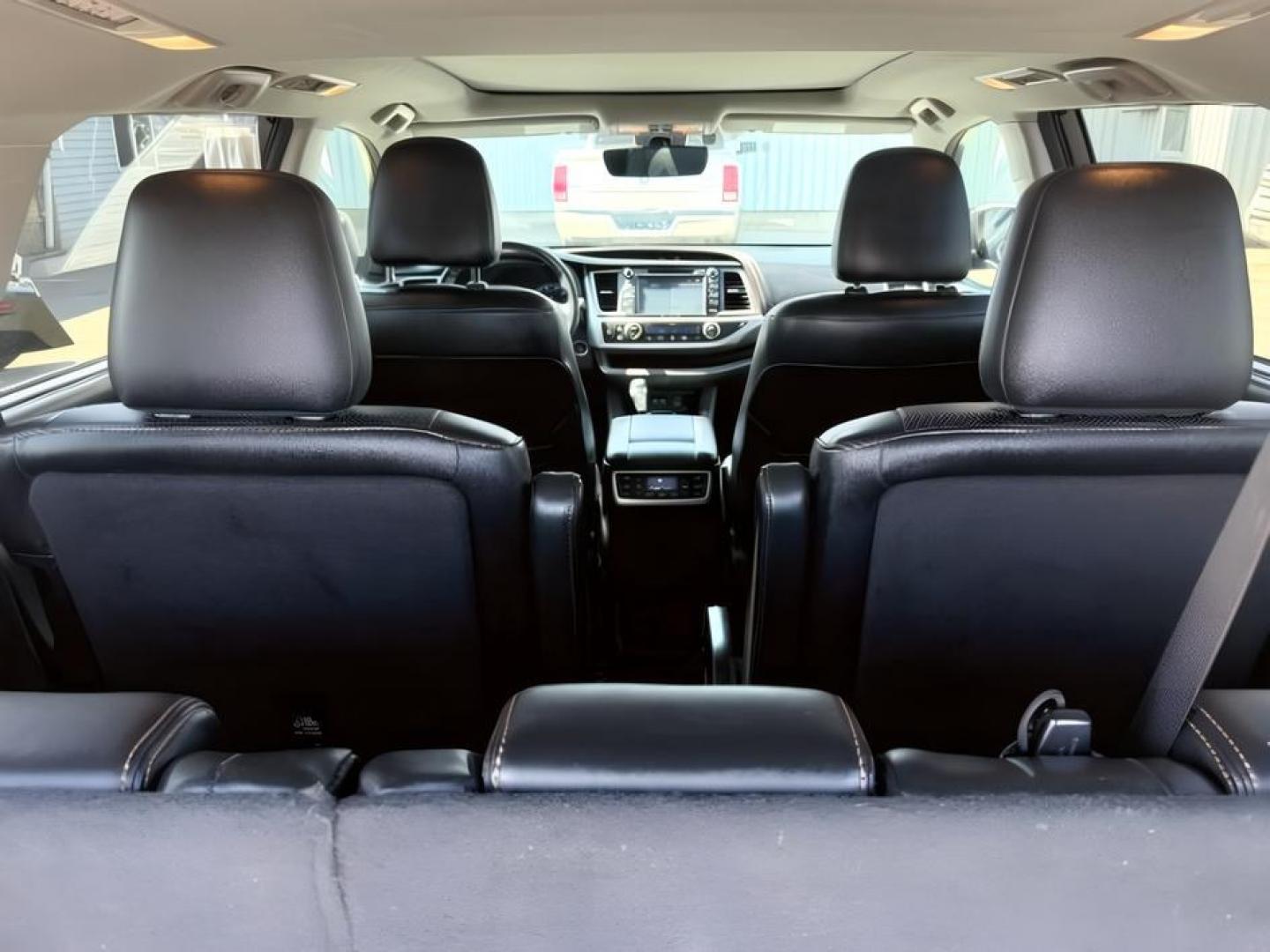 2017 WHITE /Black Toyota Highlander (5TDDZRFH6HS) with an 35L V-6 portdirect injection engine, Automatic transmission, located at 1175 N Woodruff Ave, Idaho Falls, ID, 83401, 43.506901, -111.999657 - At Timberline Auto, finding a great deal on your next vehicle is always easy! Our experienced sales staff goal is to help find you the right vehicle at the right price! Our knowledgeable finance department has options for almost any credit score. We offer extended service contract options to prot- Photo#8