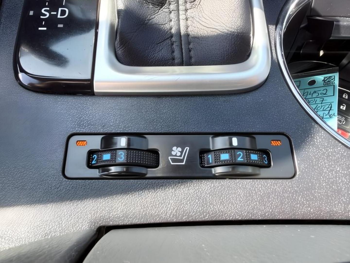 2017 WHITE /Black Toyota Highlander (5TDDZRFH6HS) with an 35L V-6 portdirect injection engine, Automatic transmission, located at 1175 N Woodruff Ave, Idaho Falls, ID, 83401, 43.506901, -111.999657 - At Timberline Auto, finding a great deal on your next vehicle is always easy! Our experienced sales staff goal is to help find you the right vehicle at the right price! Our knowledgeable finance department has options for almost any credit score. We offer extended service contract options to prot- Photo#22