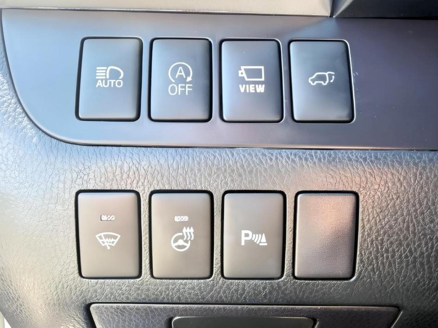 2017 WHITE /Black Toyota Highlander (5TDDZRFH6HS) with an 35L V-6 portdirect injection engine, Automatic transmission, located at 1175 N Woodruff Ave, Idaho Falls, ID, 83401, 43.506901, -111.999657 - At Timberline Auto, finding a great deal on your next vehicle is always easy! Our experienced sales staff goal is to help find you the right vehicle at the right price! Our knowledgeable finance department has options for almost any credit score. We offer extended service contract options to prot- Photo#26